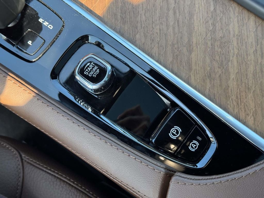 Certified 2024 Volvo XC90 T8 Plus w/ Protection Package Premier image 29