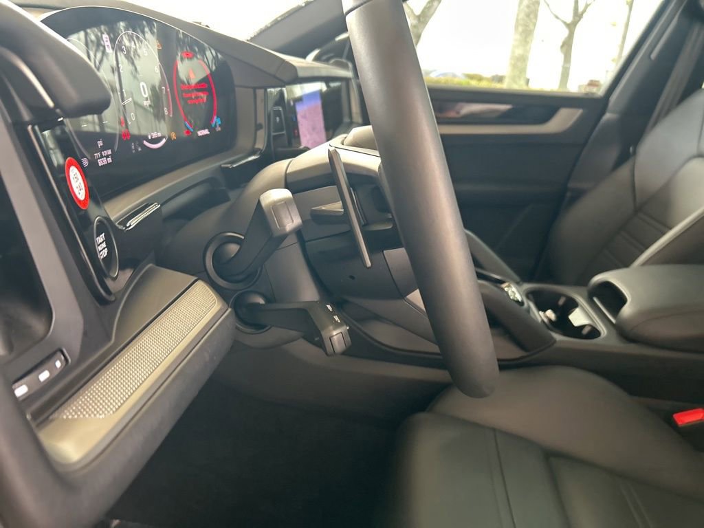 Used 2025 Porsche Cayenne S image 44