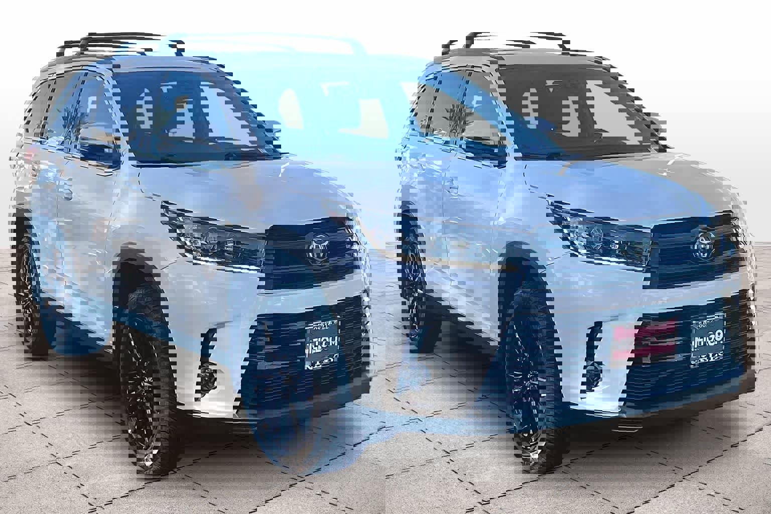 Used 2019 Toyota Highlander SE image 2