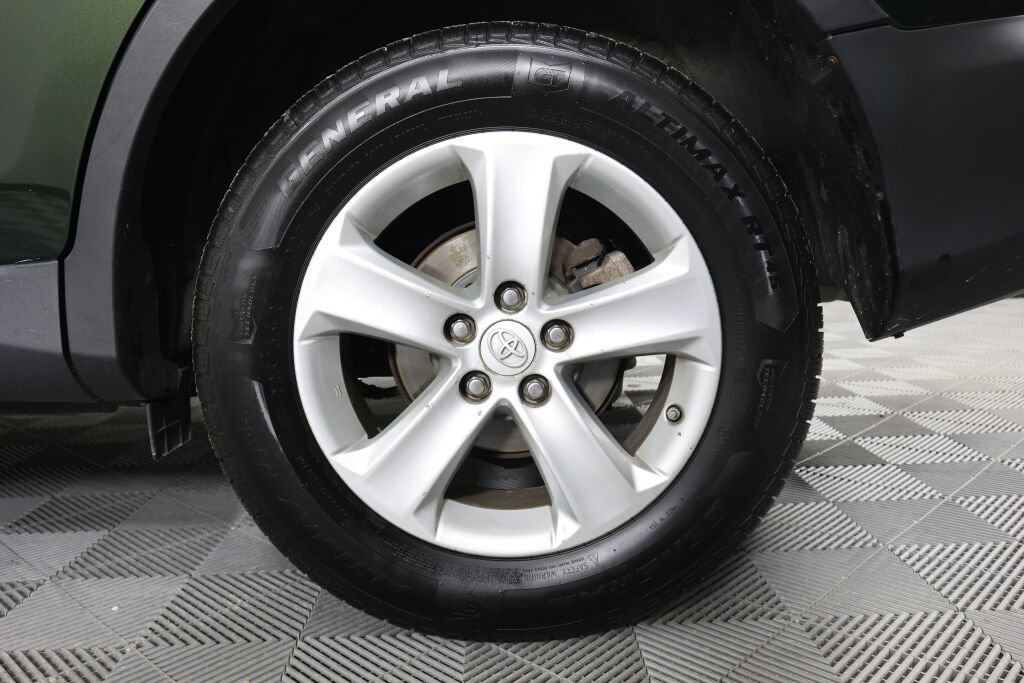 Used 2013 Toyota RAV4 XLE AWD/4WD image 8