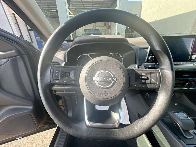Used 2023 Nissan Rogue S AWD/4WD image 16