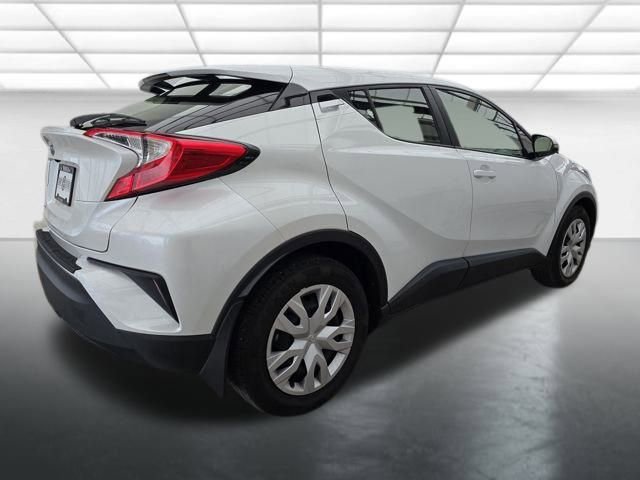 Used 2022 Toyota C-HR XLE image 5
