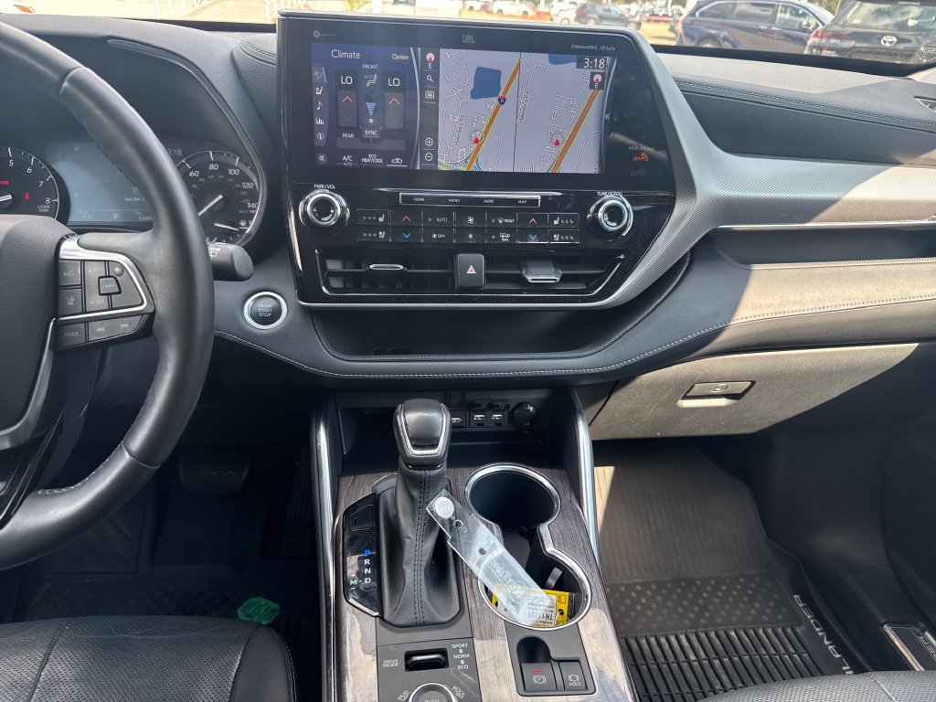 Certified 2021 Toyota Highlander Platinum AWD/4WD image 24