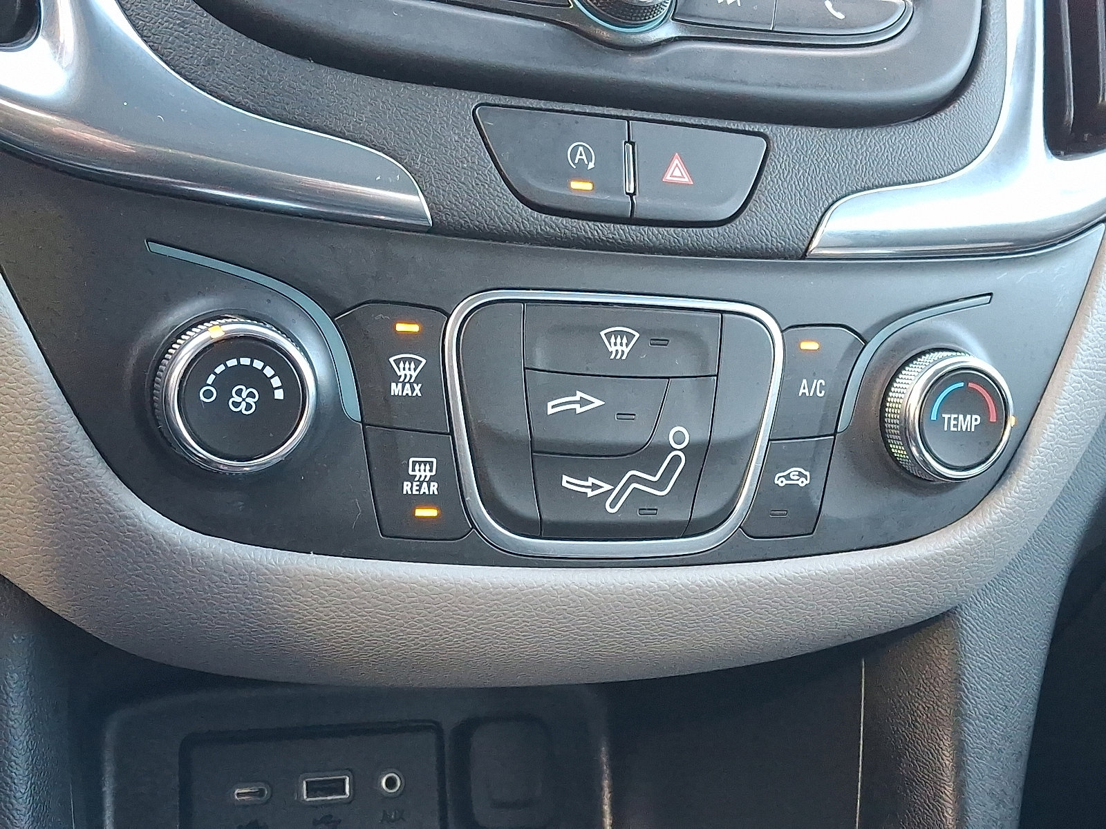 Used 2023 Chevrolet Equinox LS image 16