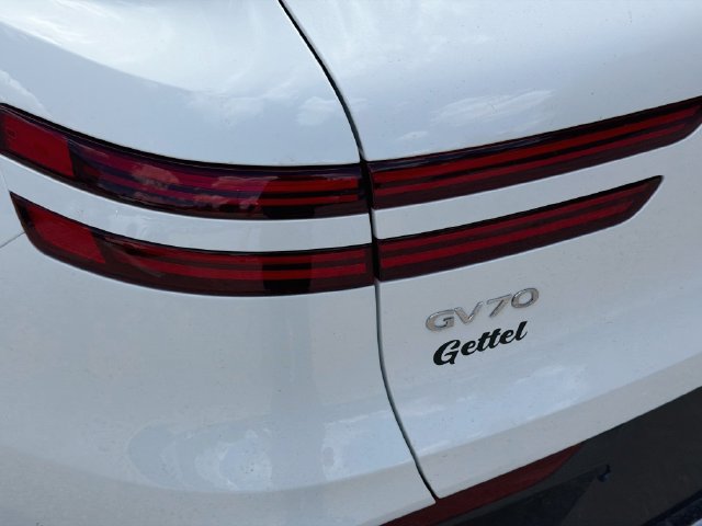Used 2026 Genesis GV70 2.5T Advanced w/ G1 Accessory Package AWD/4WD image 10