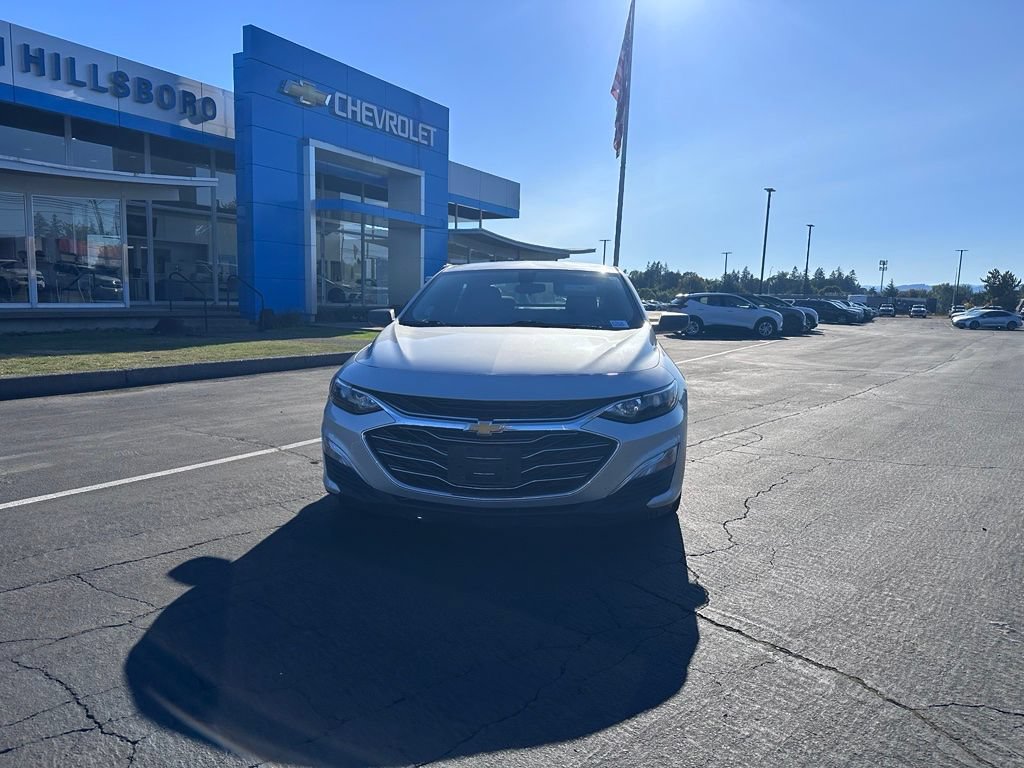 Used 2020 Chevrolet Malibu LS FWD image 2