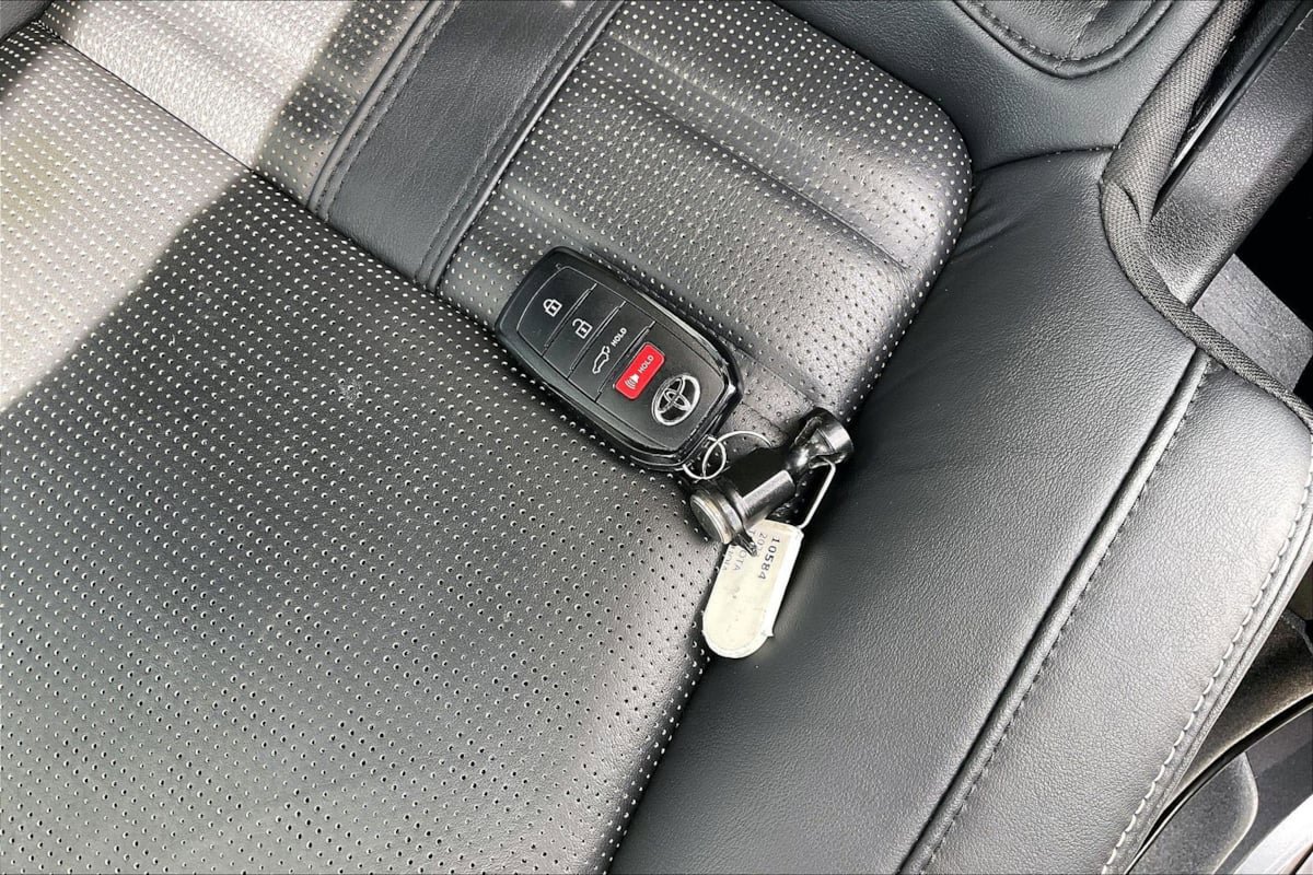 Used 2023 Toyota Sequoia Capstone AWD/4WD image 11