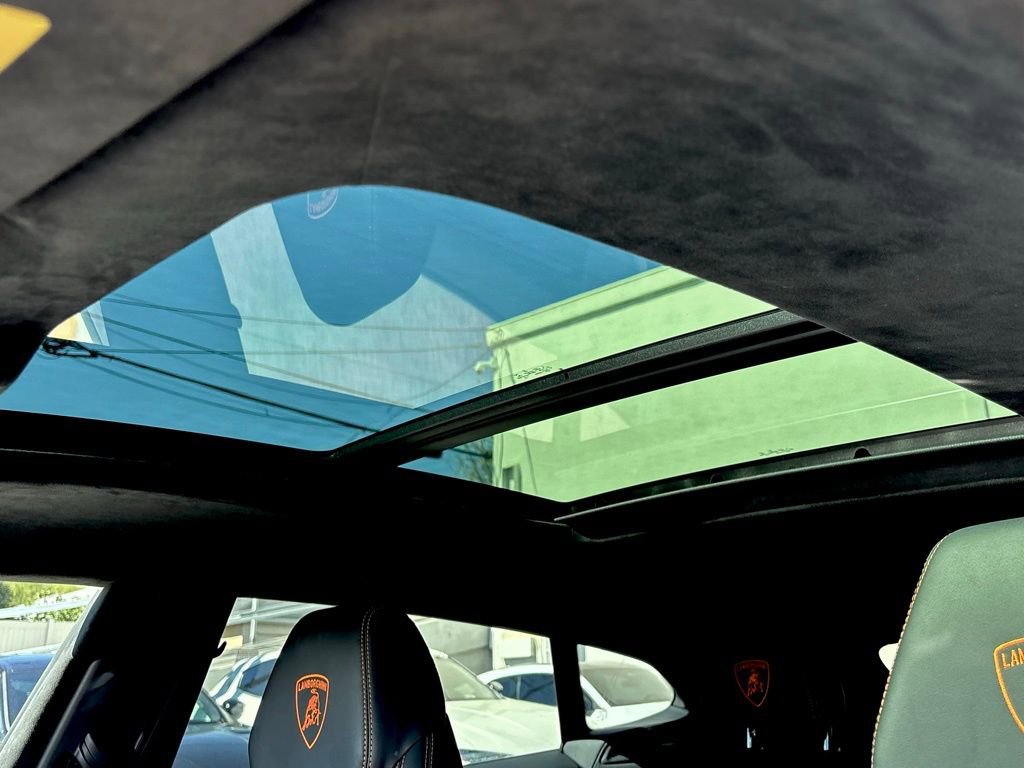 Used 2022 Lamborghini Urus image 12