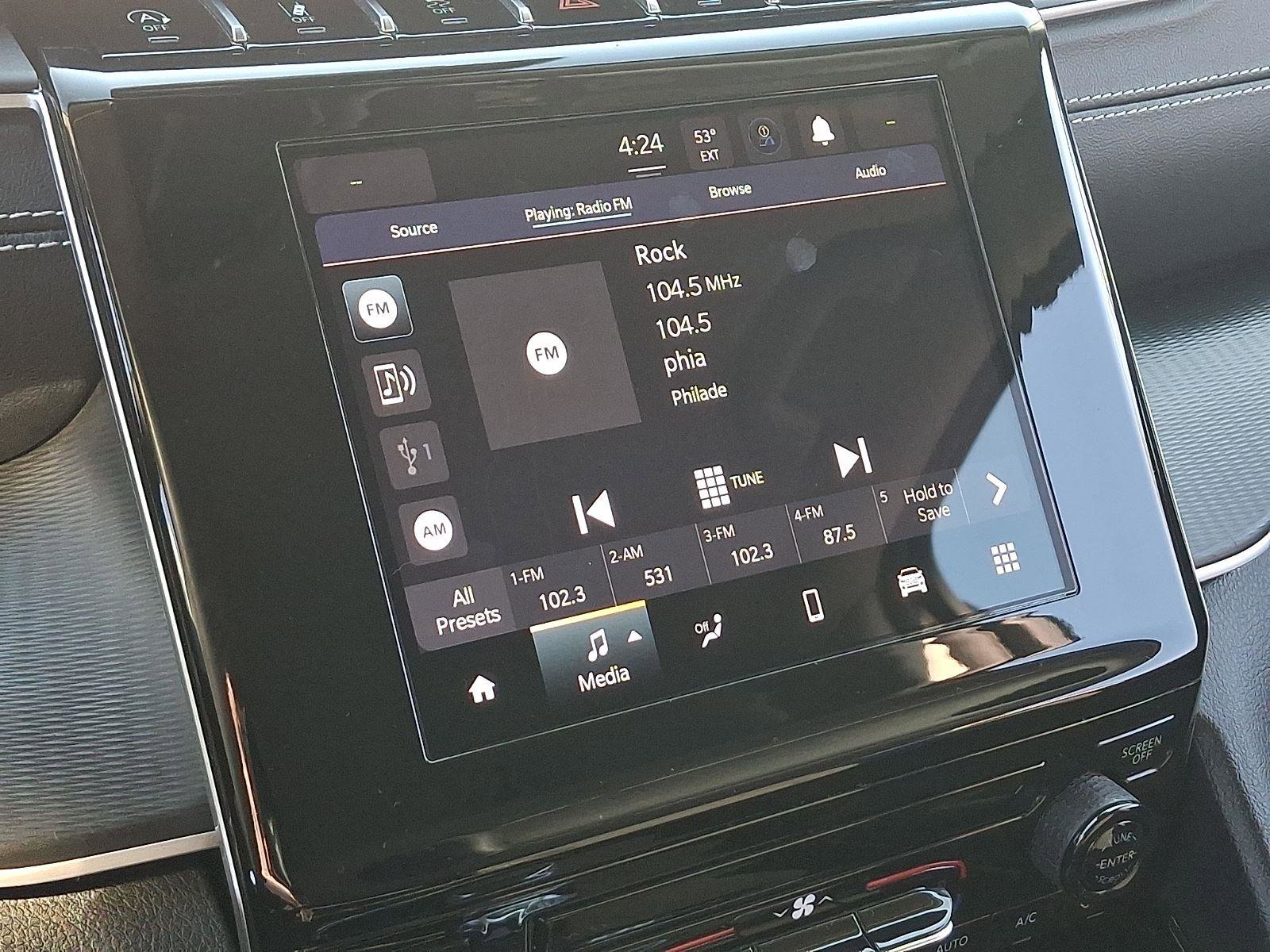 Used 2023 Jeep Grand Cherokee Laredo image 17