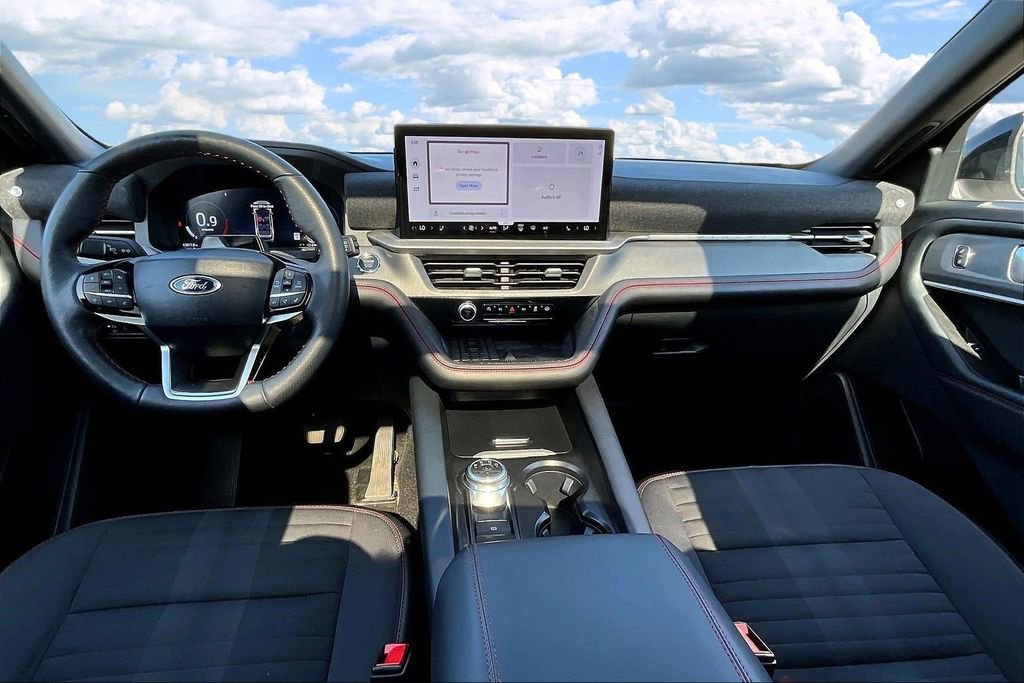 Used 2025 Ford Explorer ST-Line w/ Premium Package image 9