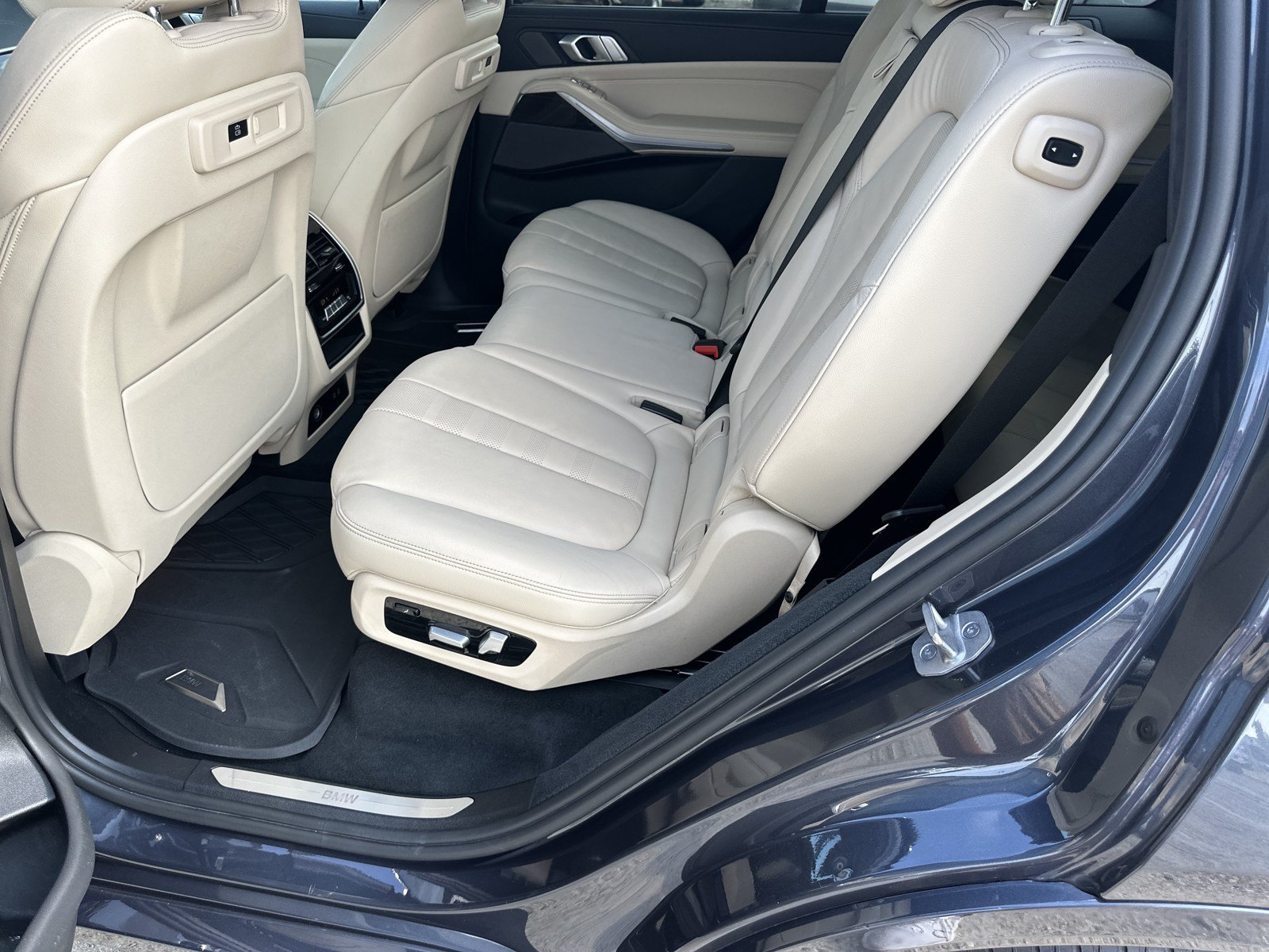 Used 2021 BMW X7 xDrive40i w/ Executive Package AWD/4WD image 22