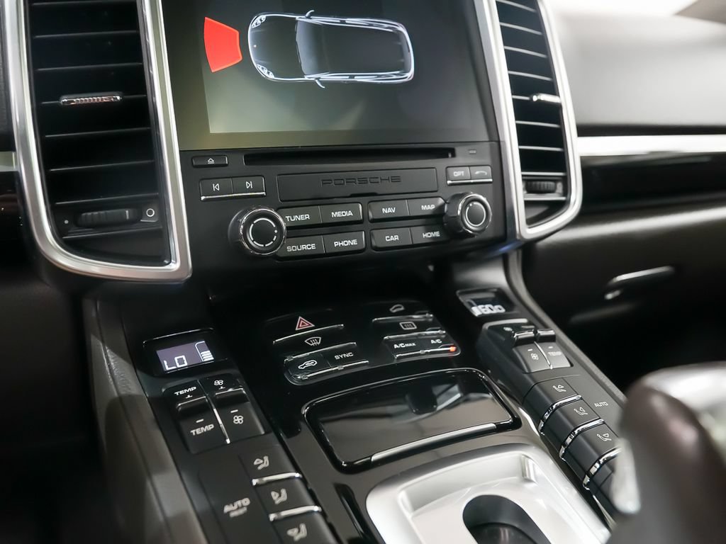 Used 2017 Porsche Cayenne Platinum Edition AWD/4WD image 28