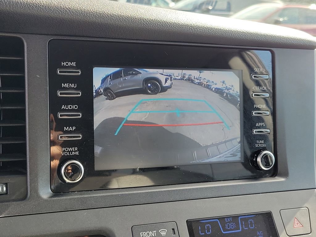 Used 2020 Toyota Sienna L w/ Carpet Mat Package image 9