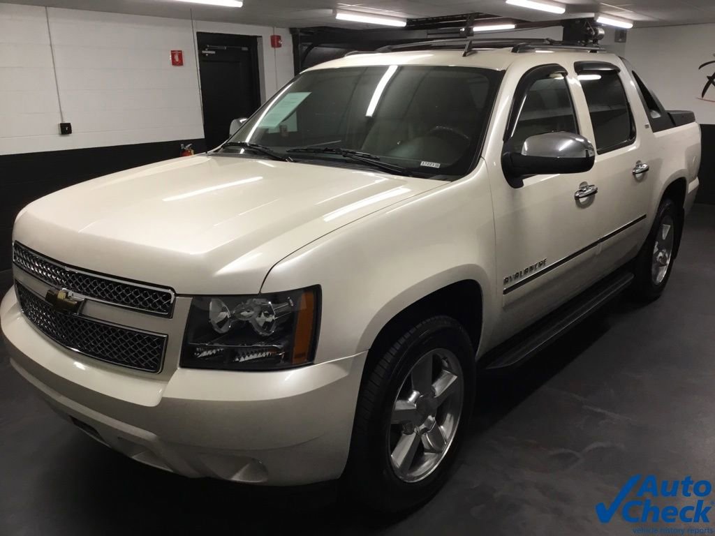 Used 2011 Chevrolet Avalanche LTZ image 6