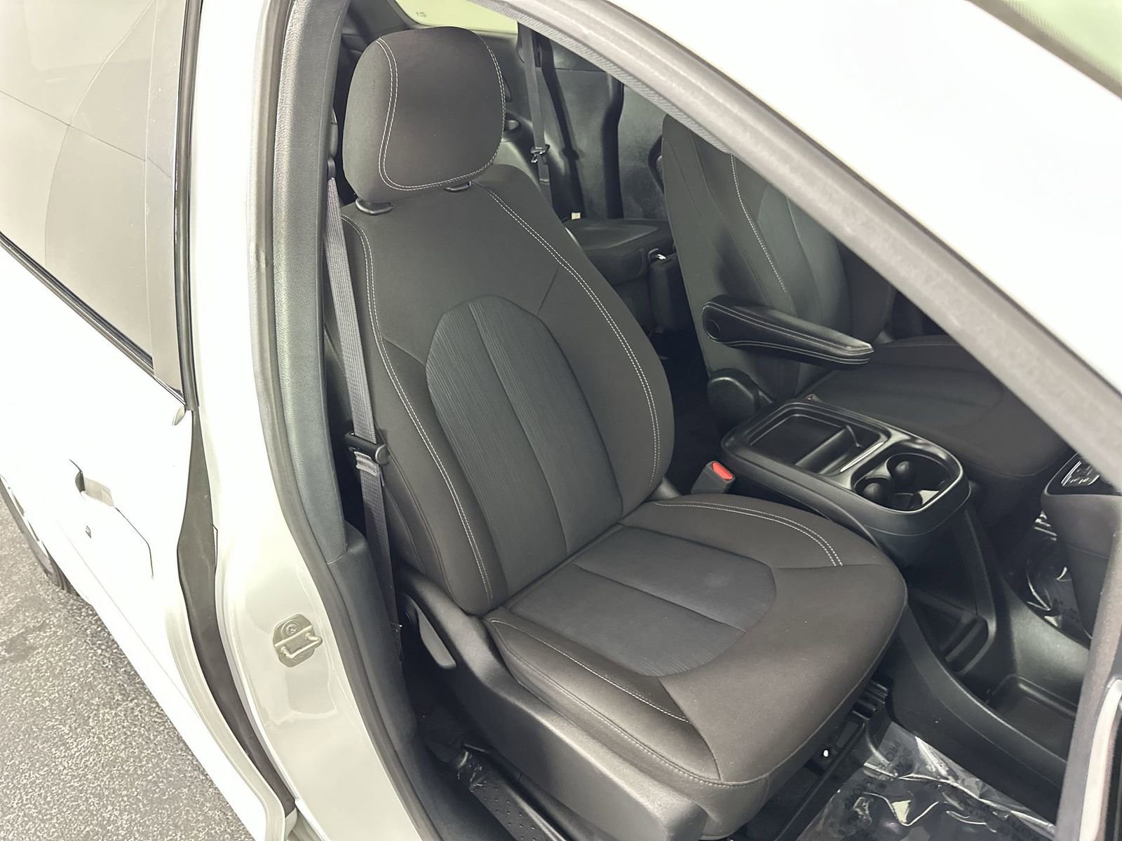 Used 2023 Chrysler Pacifica Touring image 31