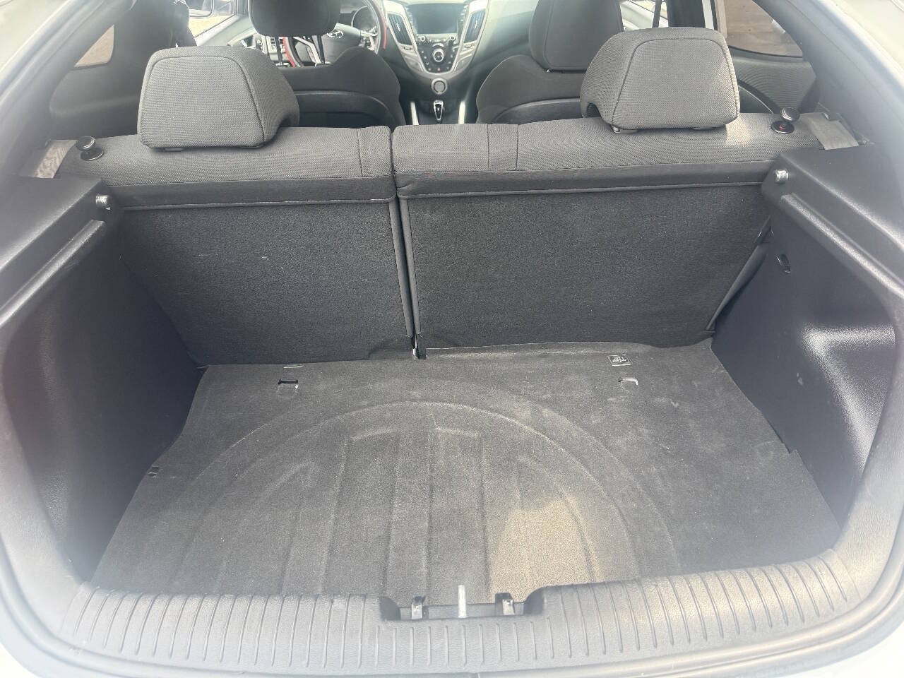 Used 2017 Hyundai Veloster FWD image 13