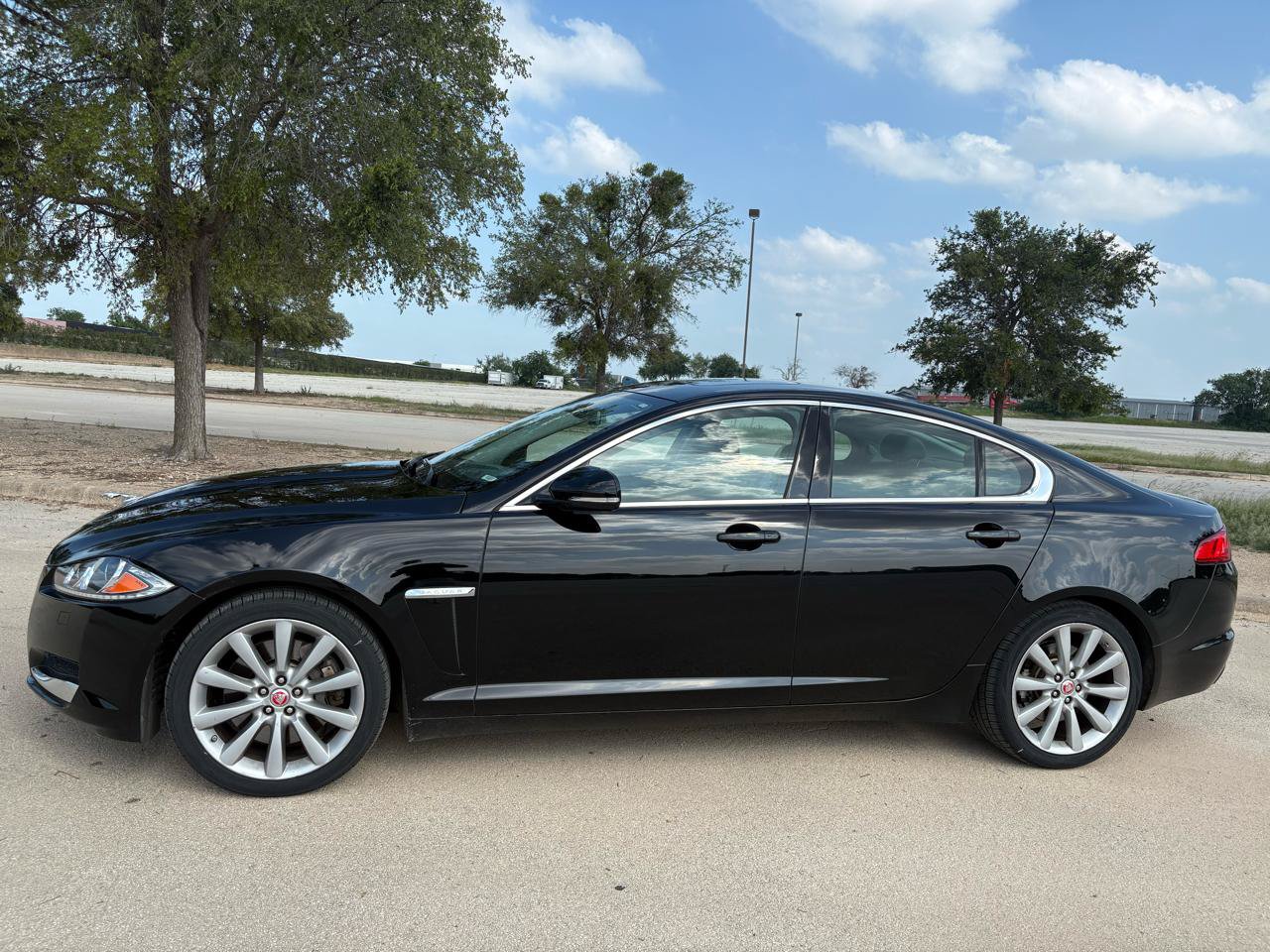 Used 2014 Jaguar XF 3.0 AWD/4WD image 12