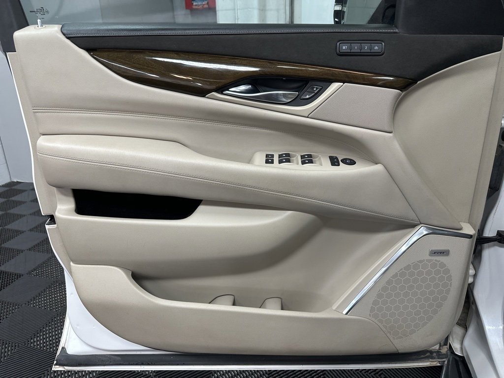 Used 2018 Cadillac Escalade Luxury image 18