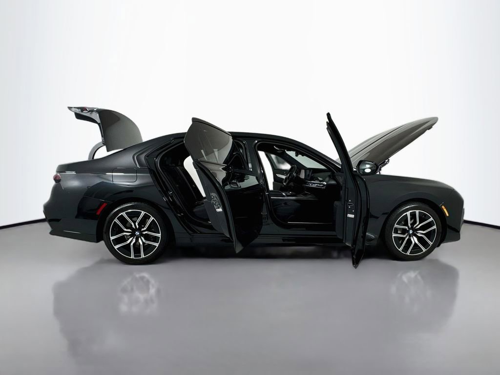 Used 2025 BMW 740i xDrive AWD/4WD image 27