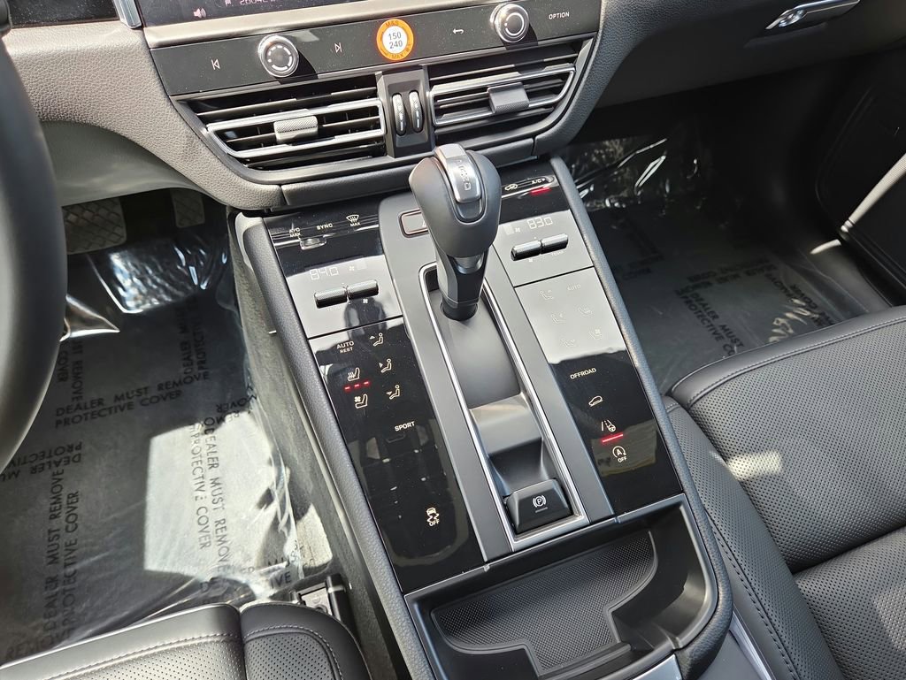Certified 2026 Porsche Macan AWD/4WD image 14