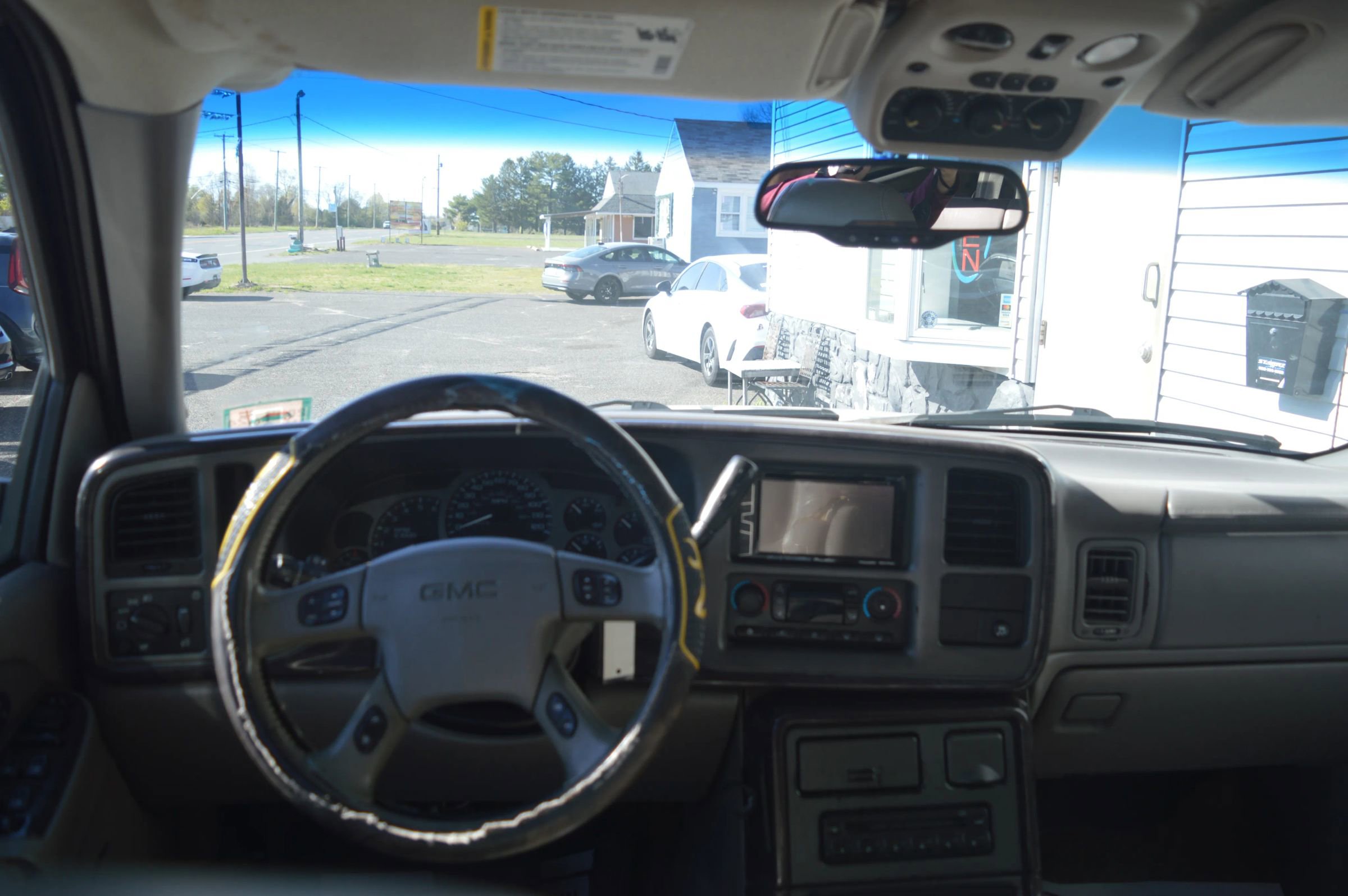 Used 2003 GMC Yukon Denali image 26