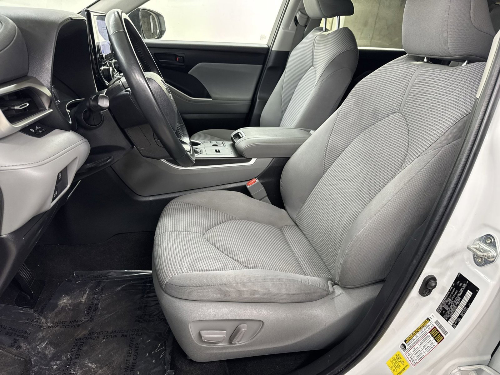 Used 2023 Toyota Highlander LE image 4