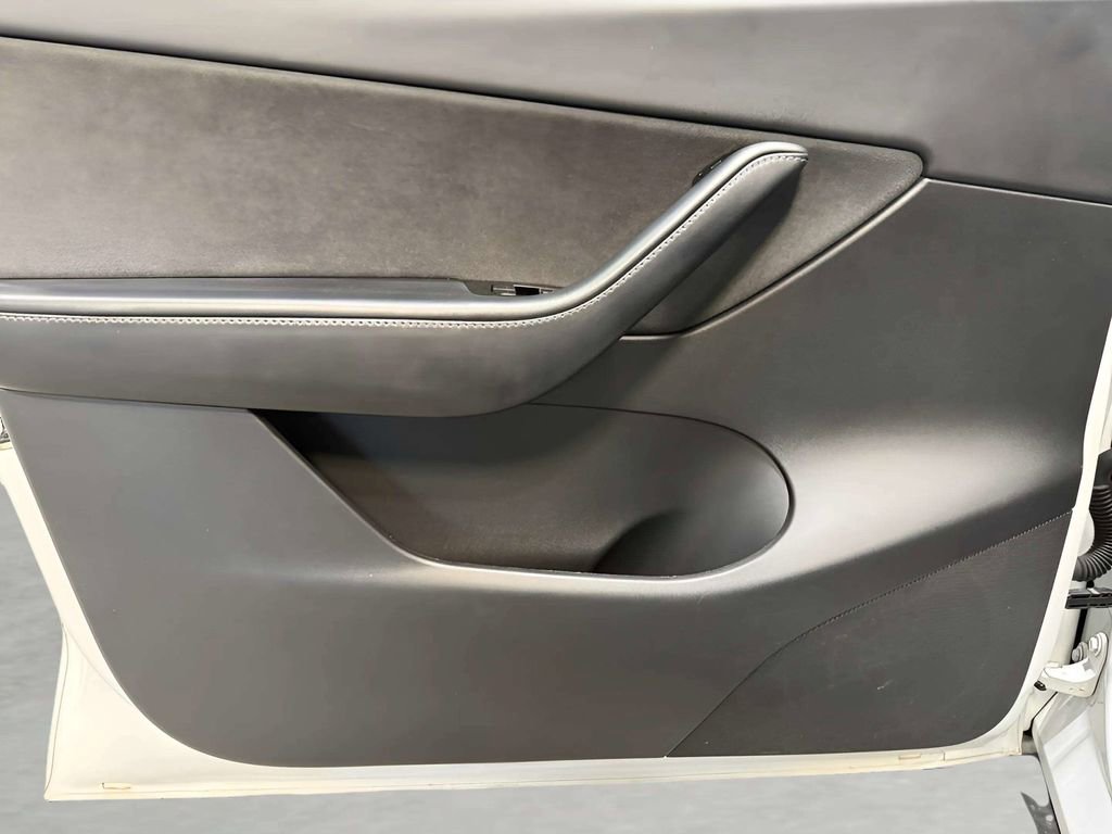 Used 2021 Tesla Model Y Long Range AWD/4WD image 20