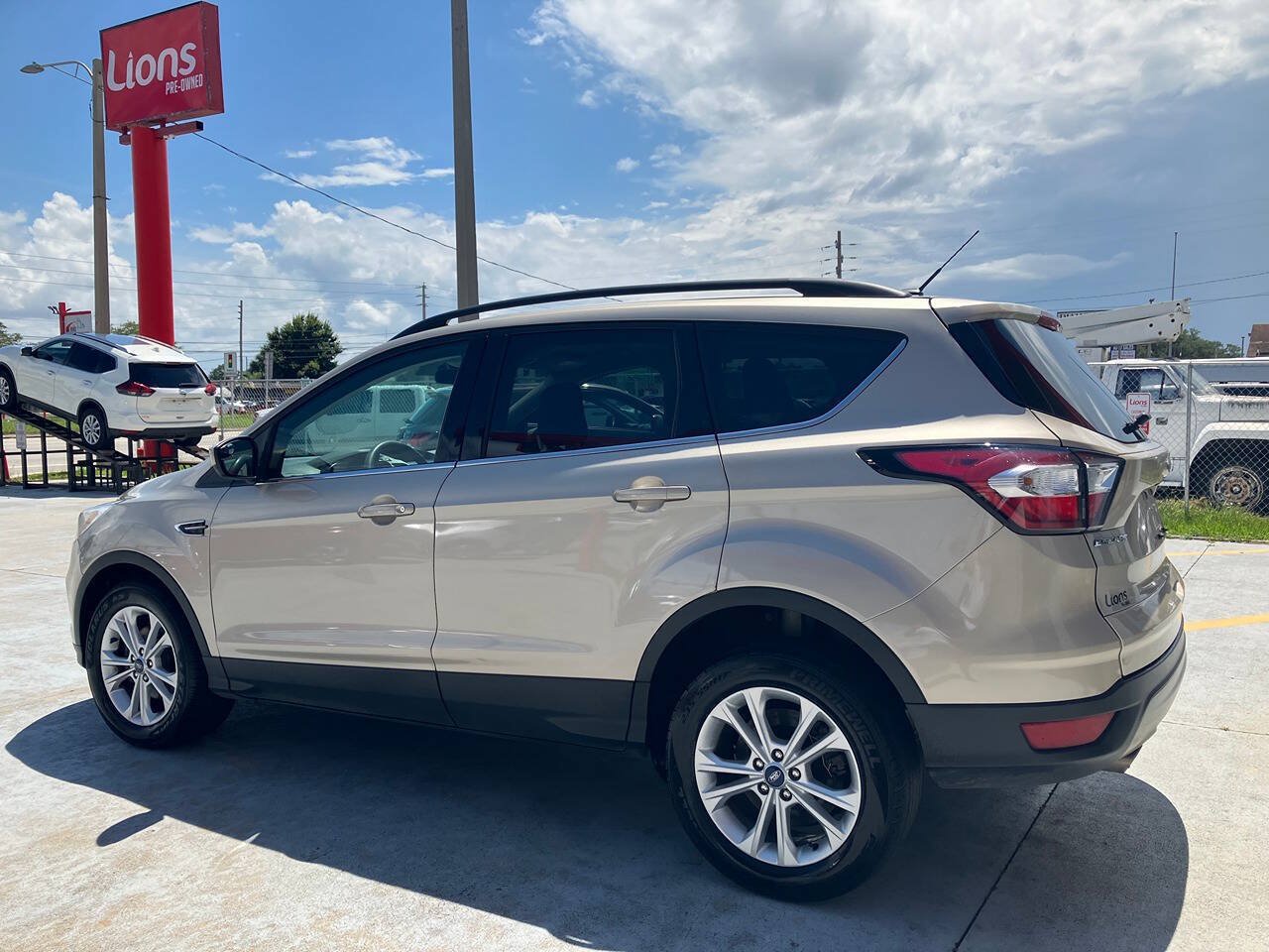 Used 2018 Ford Escape SE FWD image 5