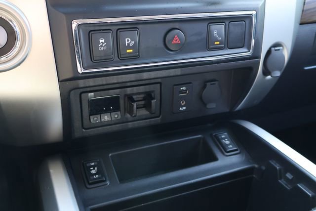 Used 2016 Nissan Titan SL image 16