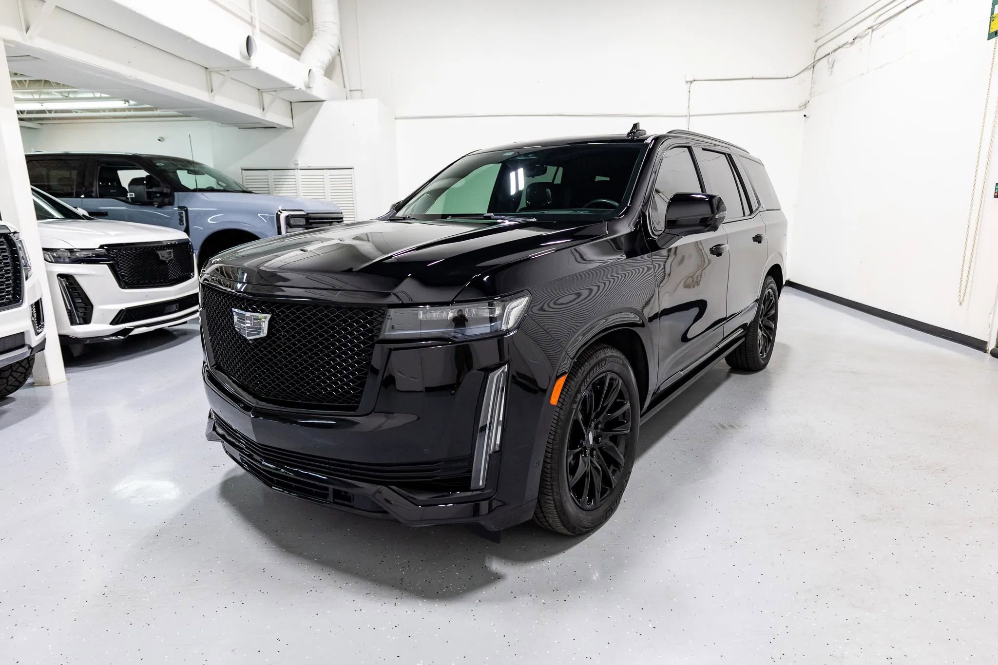 Used 2023 Cadillac Escalade Sport Platinum w/ LPO, ONYX Package AWD/4WD image 2
