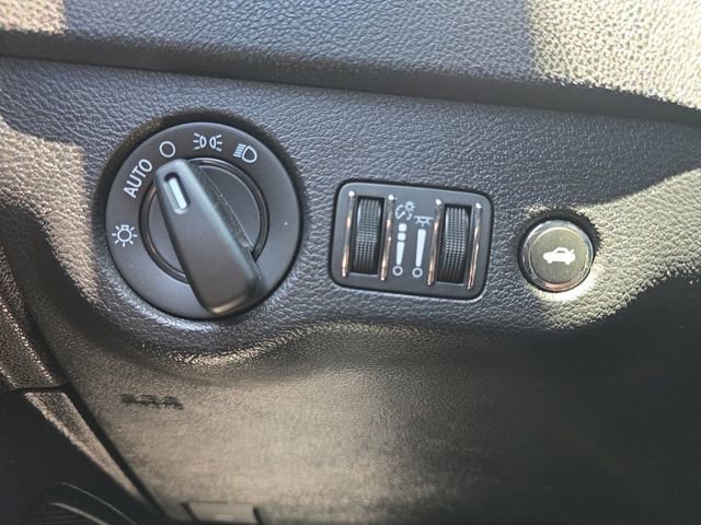 Used 2020 Dodge Charger SXT w/ Blacktop Package RWD image 10