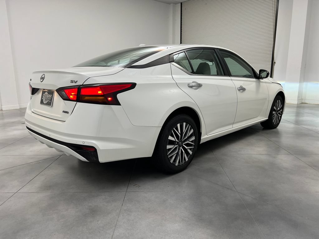 Used 2024 Nissan Altima 2.5 SV AWD/4WD image 9
