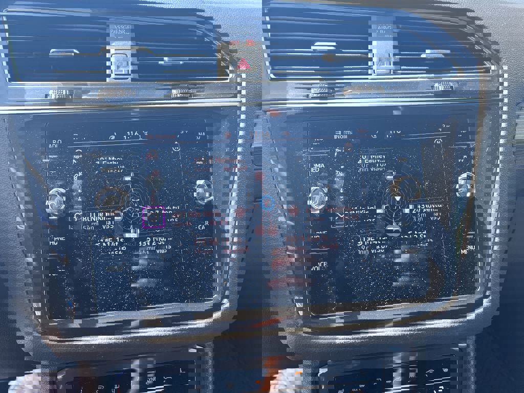 Used 2022 Volkswagen Tiguan SEL R-Line AWD/4WD image 21