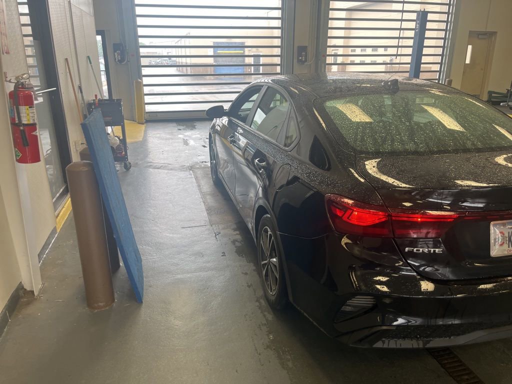 Used 2023 Kia Forte LXS w/ LXS Technology Package FWD image 6