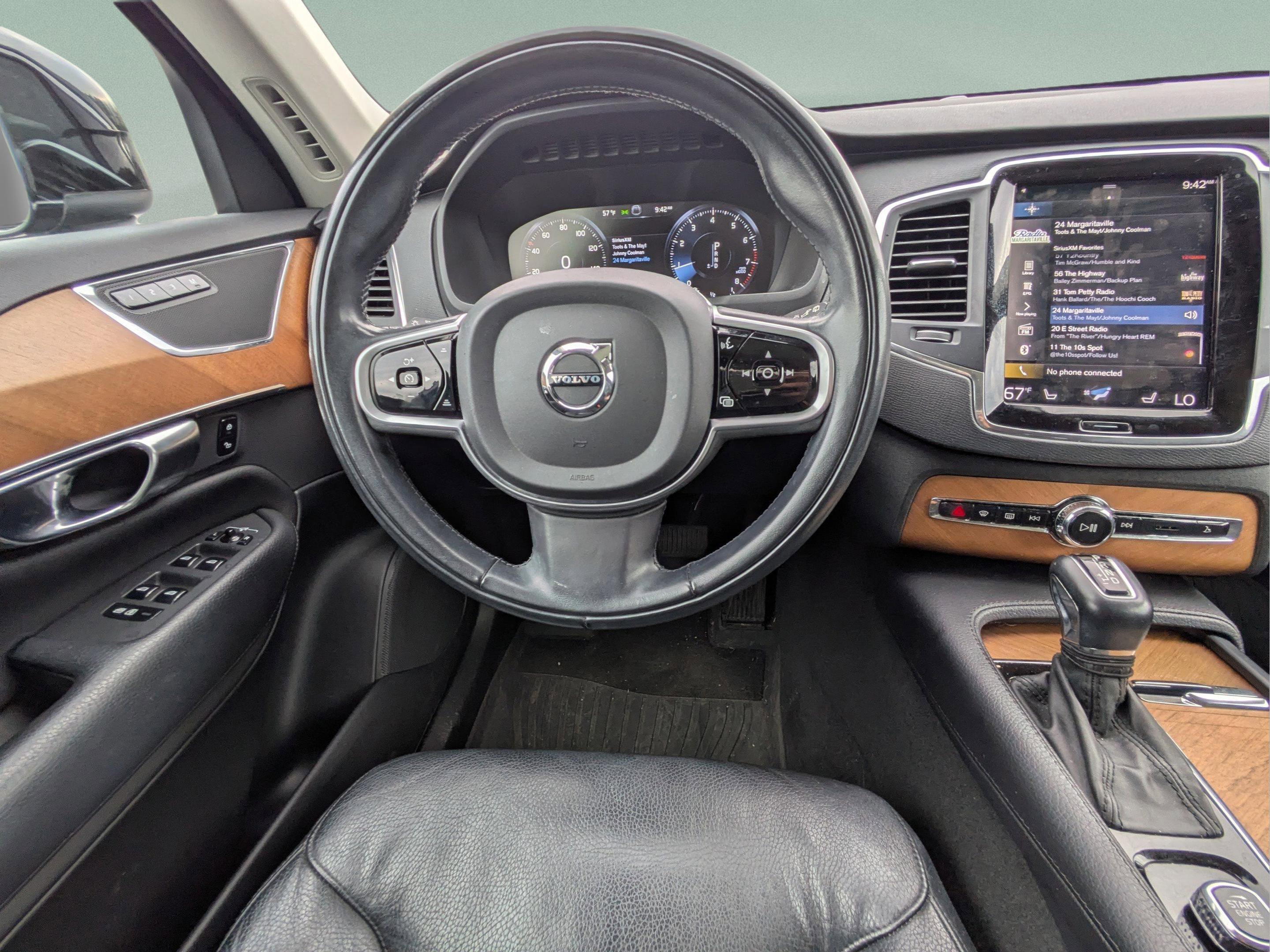 Used 2022 Volvo XC90 T6 Momentum w/ Climate Package image 16