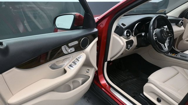 Used 2022 Mercedes-Benz GLC 300 4MATIC image 16