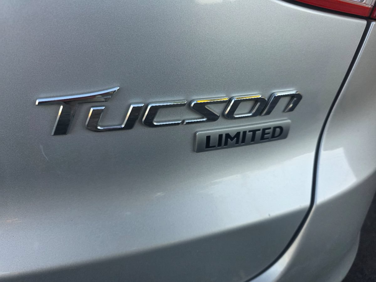 Used 2010 Hyundai Tucson Limited w/ Premium Pkg 4 FWD image 6