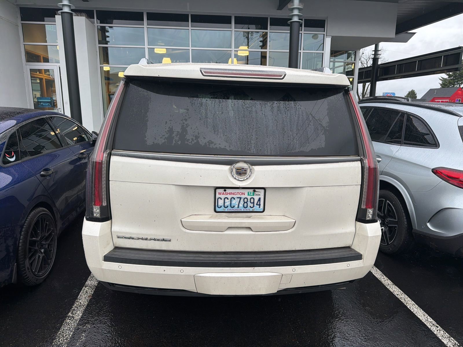 Used 2015 Cadillac Escalade Luxury image 5