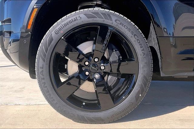 New 2026 Land Rover Defender 110 X-Dynamic SE image 15