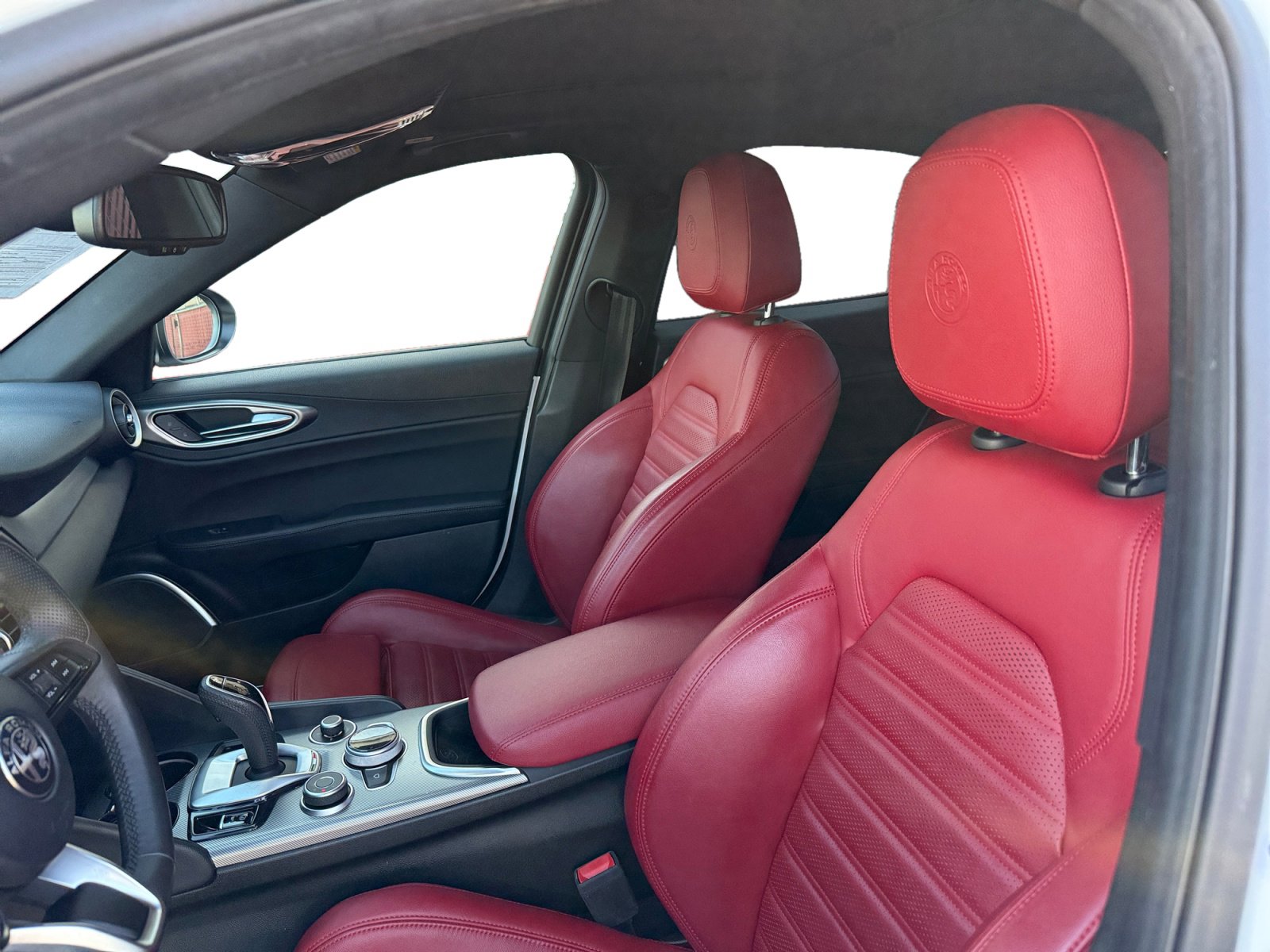 Used 2022 Alfa Romeo Giulia Veloce image 10