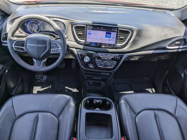 Used 2025 Chrysler Voyager LX FWD image 19