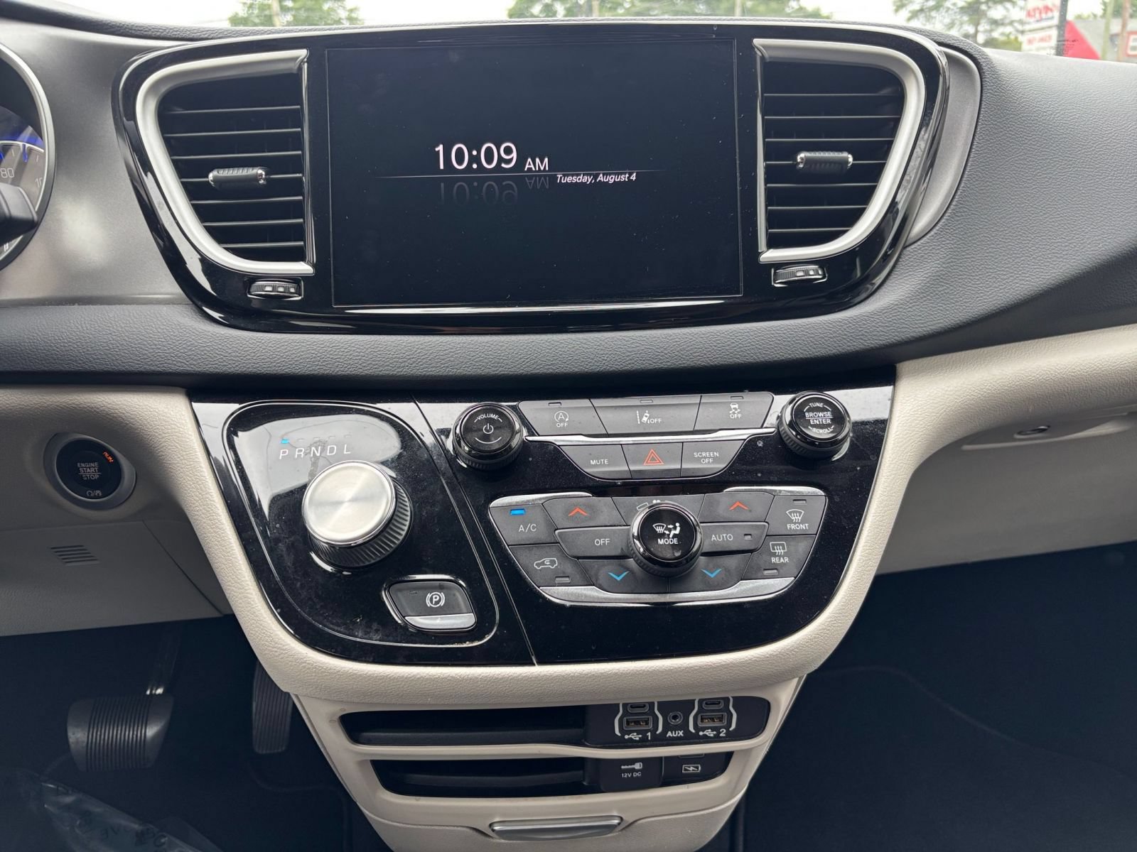Used 2022 Chrysler Pacifica Touring-L FWD image 17