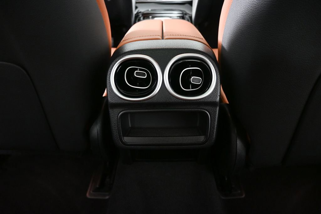 Certified 2025 Mercedes-Benz C 300 Sedan image 17