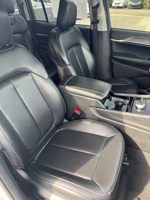 Used 2023 Jeep Grand Cherokee Limited w/ Luxury Tech Group II image 15