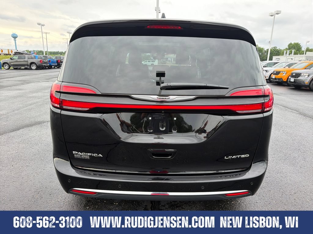 Used 2026 Chrysler Pacifica Limited FWD image 4
