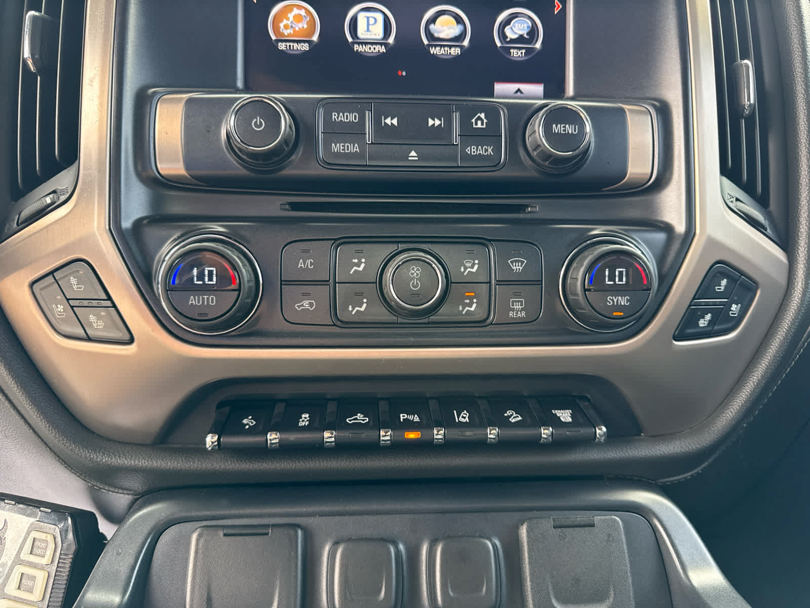 Used 2016 GMC Sierra 2500 Denali w/ Duramax Plus Package AWD/4WD image 18