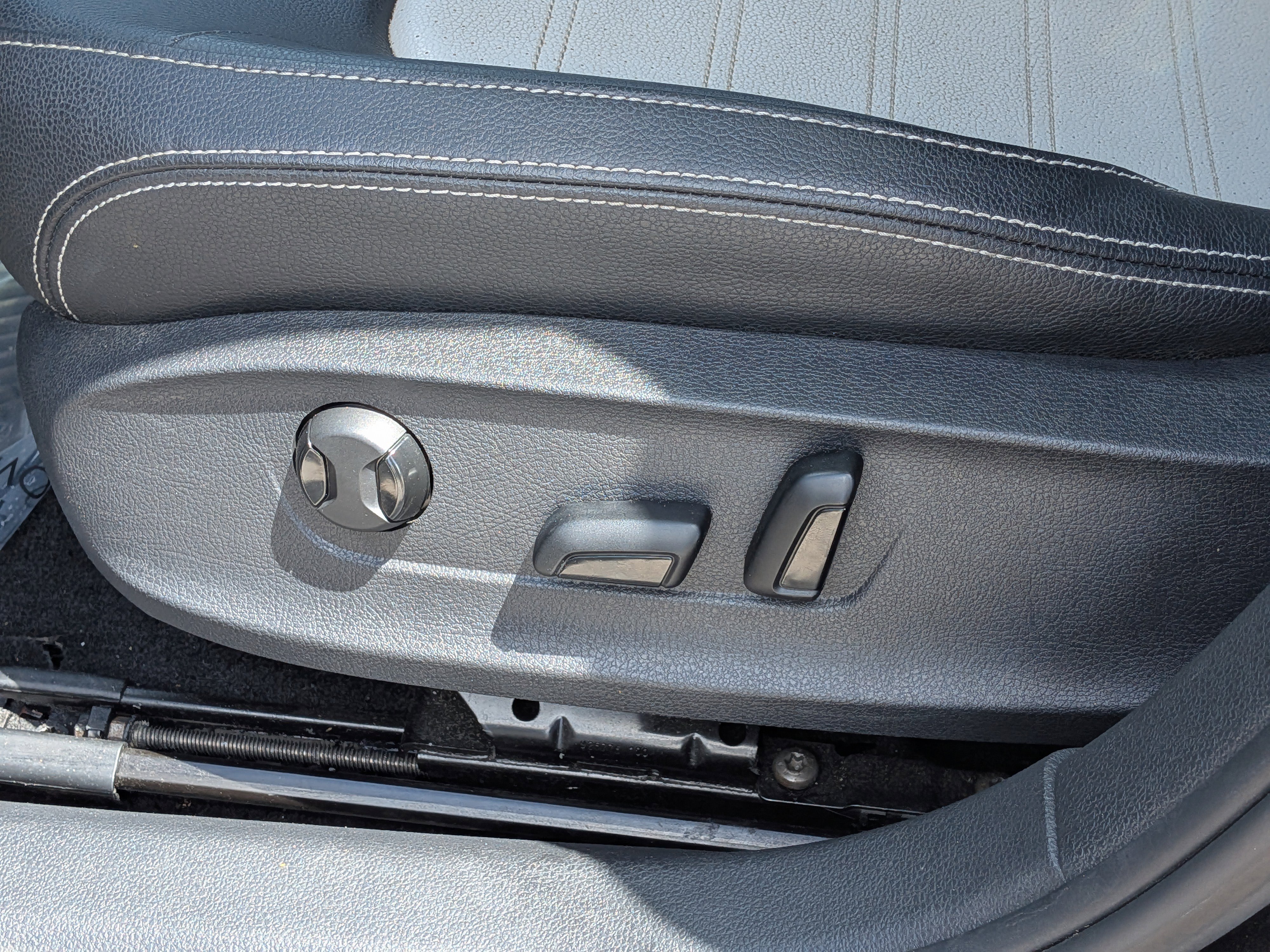 Used 2018 Volkswagen Passat 3.6 image 21