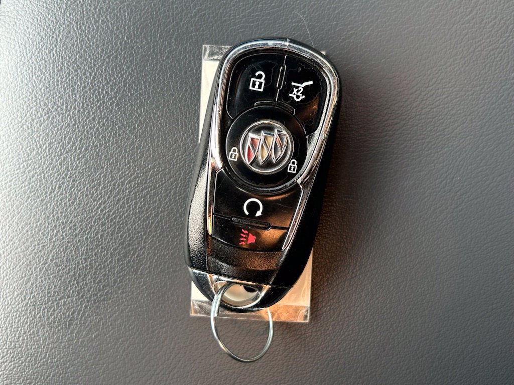 Used 2023 Buick Enclave Essence AWD/4WD image 23