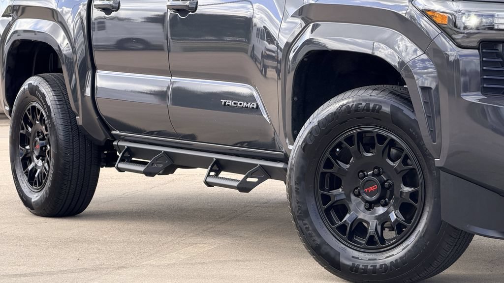 Used 2025 Toyota Tacoma SR5 AWD/4WD image 11