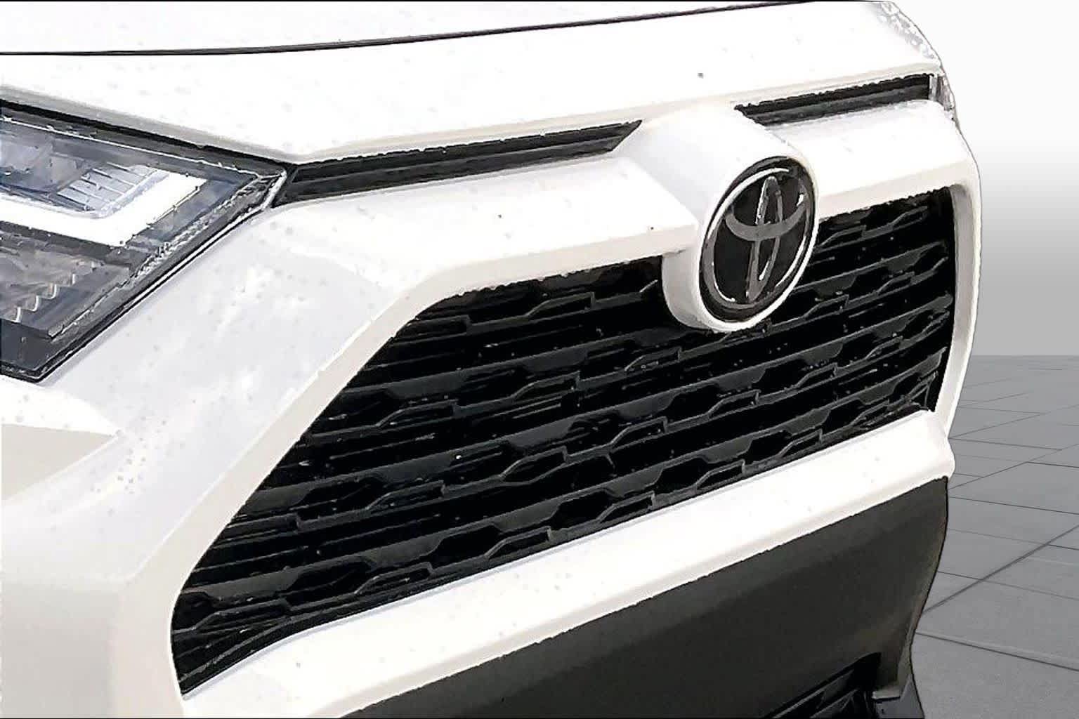 Used 2025 Toyota RAV4 LE AWD/4WD image 29